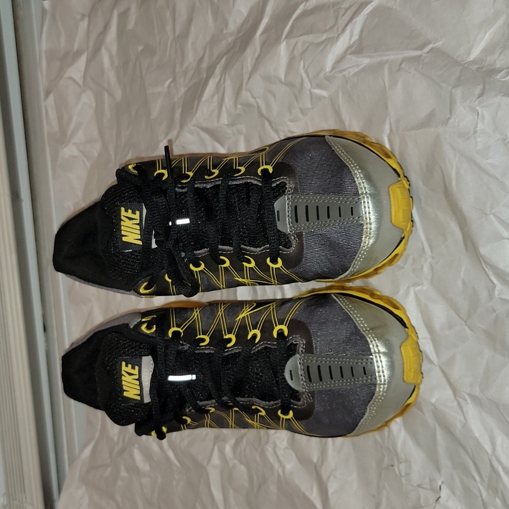 NIKE AIR MAX 2009 size 6.5Y